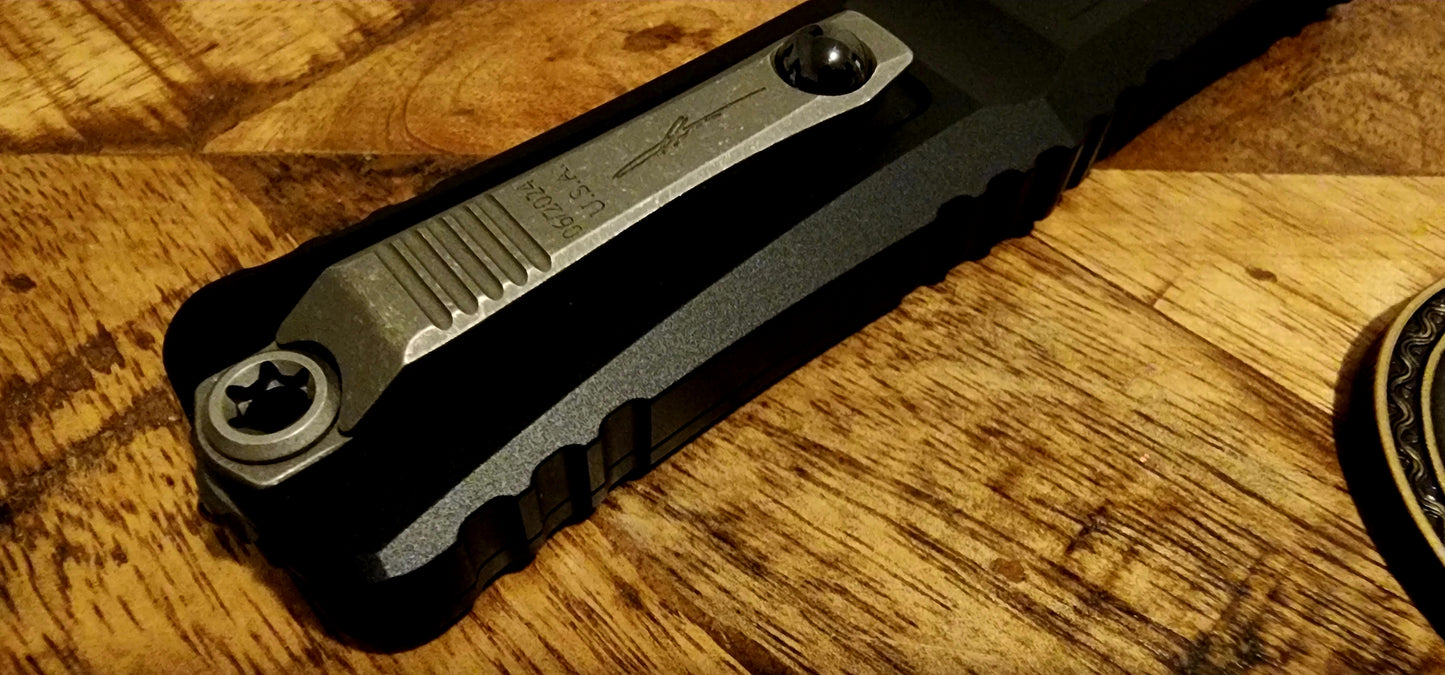 MICROTECH COMBAT TROODON GEN III INTERCEPTOR APOCALYPTIC STANDARD BLACK SIGNATURE SERIES (1217-10APS) - PRE-OWNED - Factory Condition