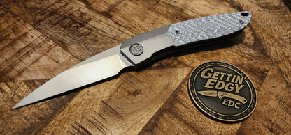 Kubey KB Knives Spike KB406A – M390, Gray Titanium, Carbon Fiber - New